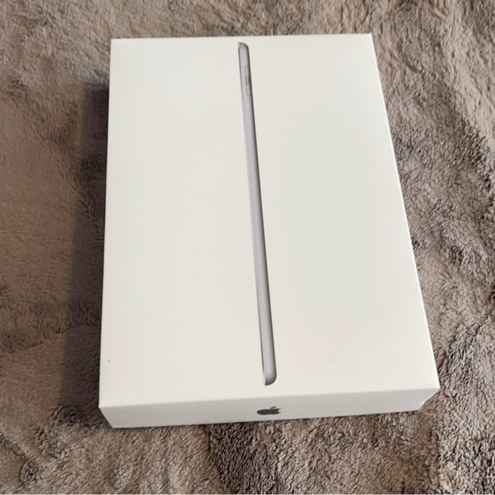 iPad 6th generation - Picture 3 of 4